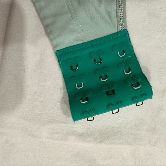 Mint Lululemon Ta-Ta Tamer High Support Bra 34C - Picture 9 of 9